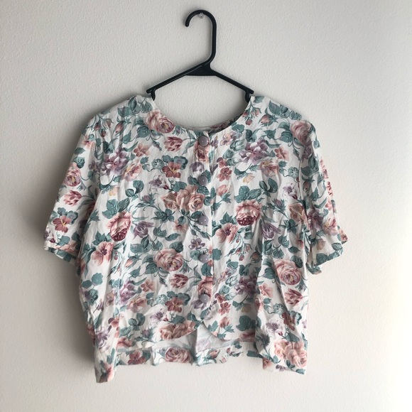 vintage floral crop top with button detail - Picture 3 of 6